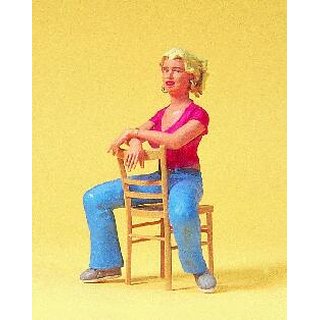 Preiser  Junge Frau sitzend mit Stuhl