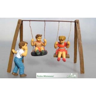 Kinder mit Schaukel